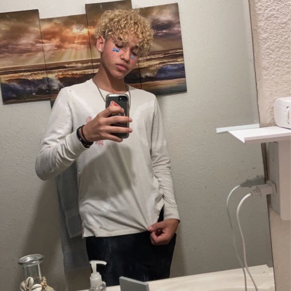 Profile Picture of Chas King (@chas_king) on Poshmark