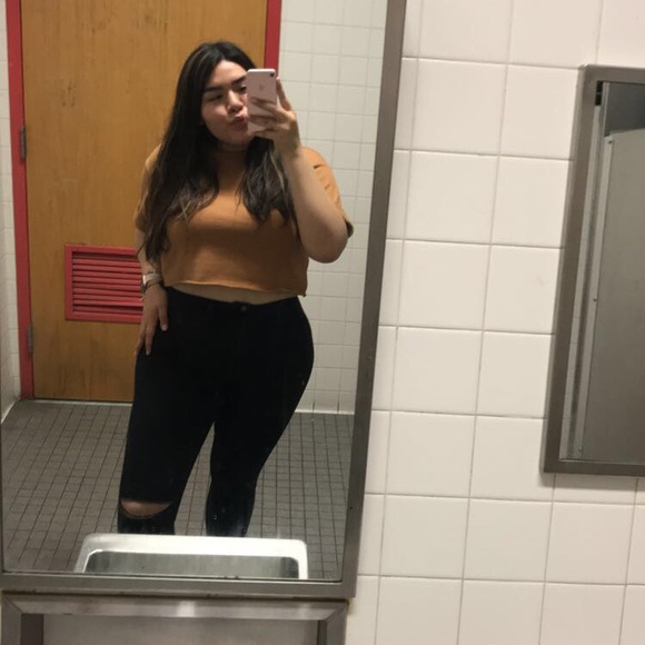 Profile Picture of Odalys Garate (@odalysandrea) on Poshmark