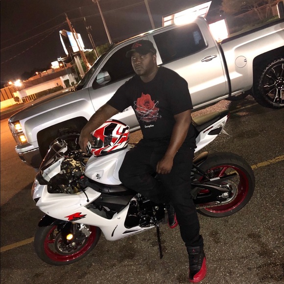 Profile Picture of Lawrence Smith (@smithlawrence32) on Poshmark