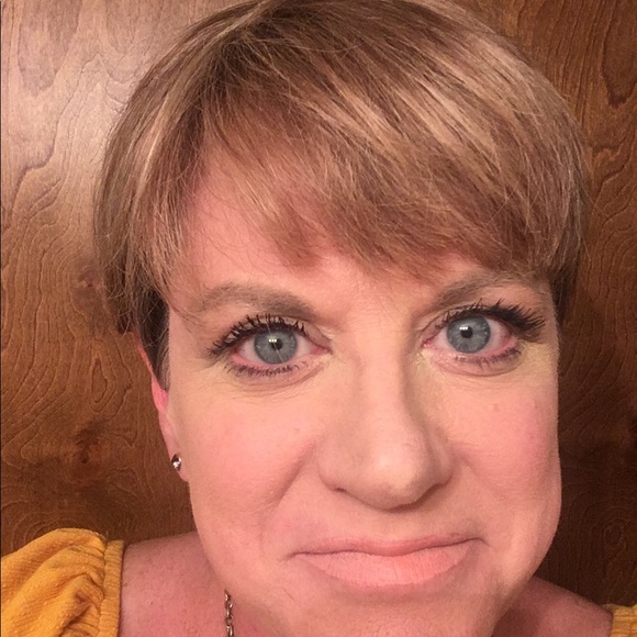 Profile Picture of Michele Meyers (@micheledana) on Poshmark