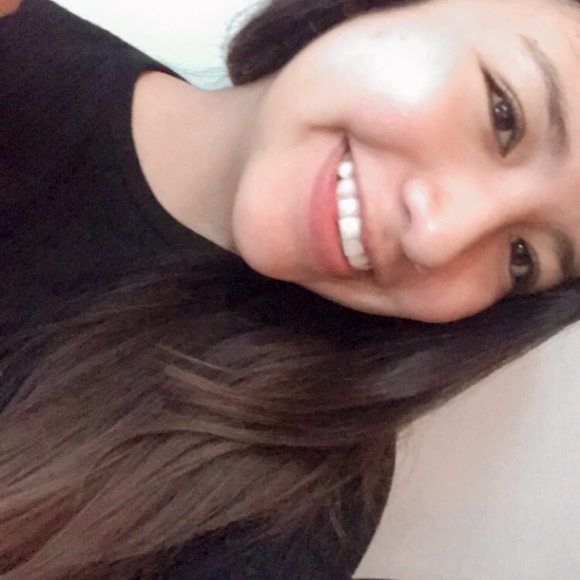 Profile Picture of Tania Lara (@tanialarav) on Poshmark