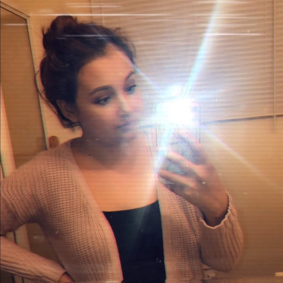 Profile Picture of Pamela Alvarez (@alvarezpam1026) on Poshmark