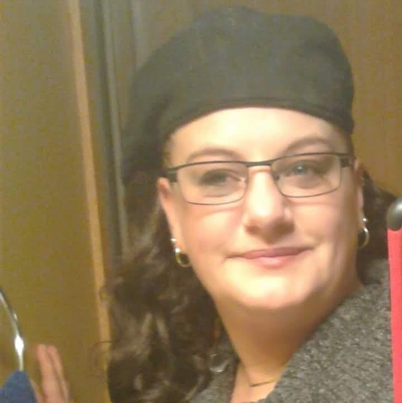 Profile Picture of Marsha Applen (@marshaapplen) on Poshmark