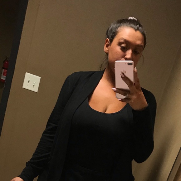 Profile Picture of Nicole Garcelon (@naacolee13) on Poshmark