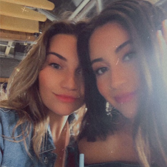 Emma Airey - Poshmark Profile Picture of Emma Airey (@emmaa22621) on Poshmark