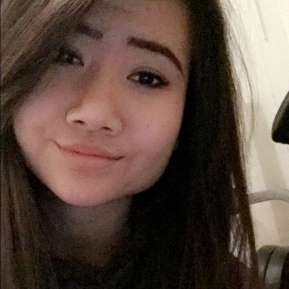 Profile Picture of Srey Huo (@sreysrey) on Poshmark