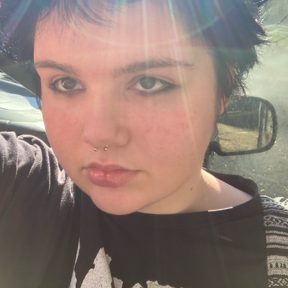 Profile Picture of Jade Melioli (@jmelioli2004) on Poshmark