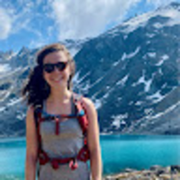 Profile Picture of Lauren Koehler-lee (@renckoehler) on Poshmark