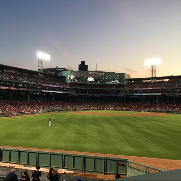 Profile Picture of Alicia Bellorado (@axstella) on Poshmark