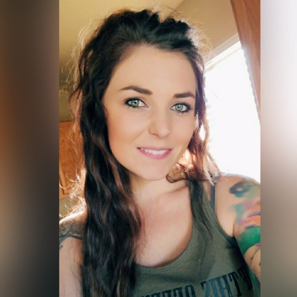 Ashley Vivian - Poshmark Profile Picture of Ashley Vivian (@ashley_vivian) on Poshmark