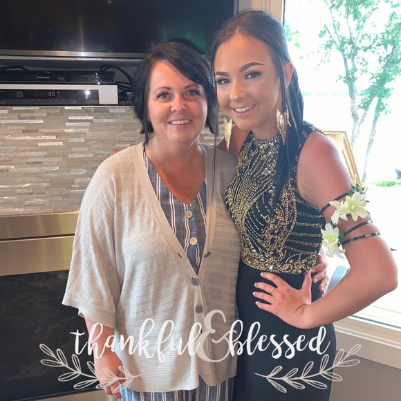 Profile Picture of Hailey Hogan (@hailsmarie2) on Poshmark