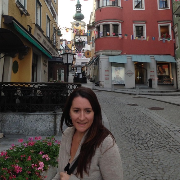 Profile Picture of Jennifer Rubinstein (@acenotis) on Poshmark