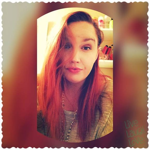 Profile Picture of Tori Gee (@tgrantz1991) on Poshmark