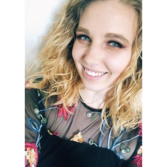 Profile Picture of Zoe Luhrs (@zluhrs) on Poshmark