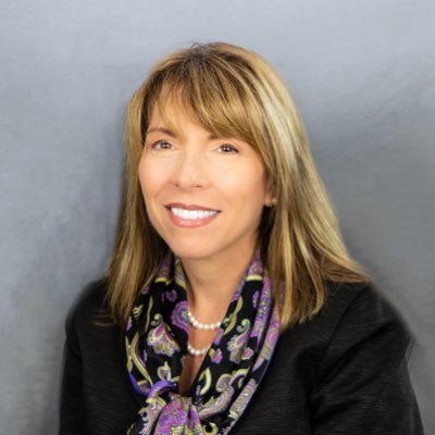 Profile Picture of Patriot Lisa (@blessedbiz) on Twitter