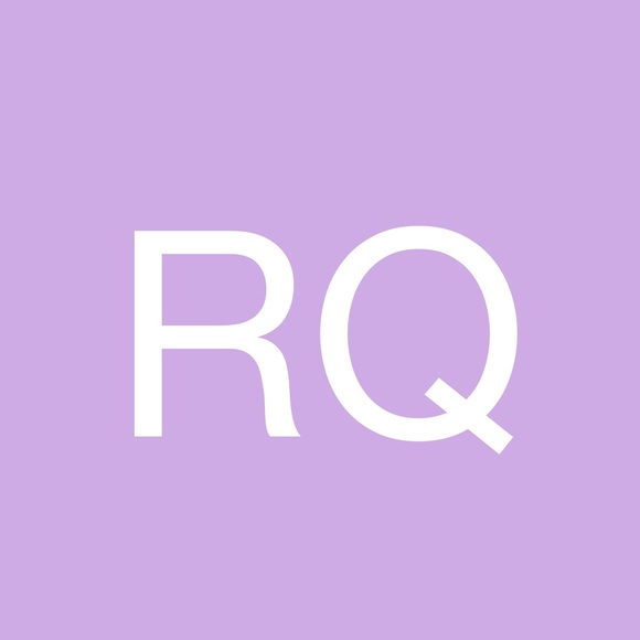 Profile Picture of Roxanne Quinn (@lbnfbhiwhi178) on Poshmark
