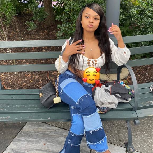 Profile Picture of Neshaa Neshaa (@neshaaneshaa) on Poshmark