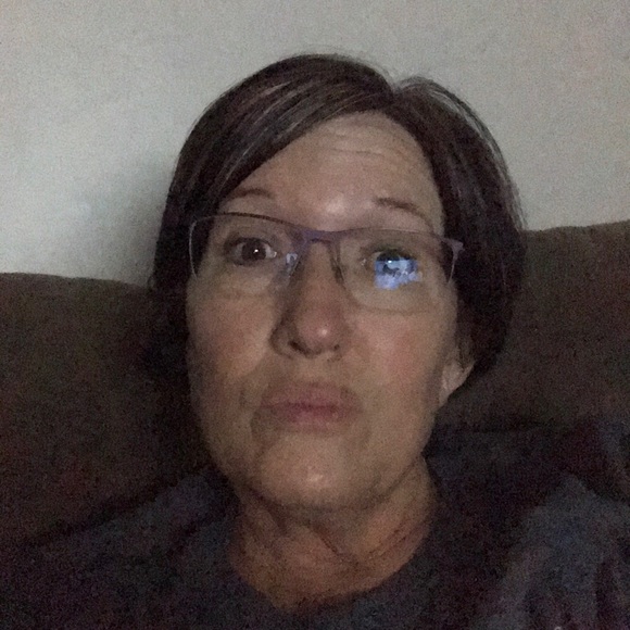 Profile Picture of Robin Parker (@robinparker1974) on Poshmark