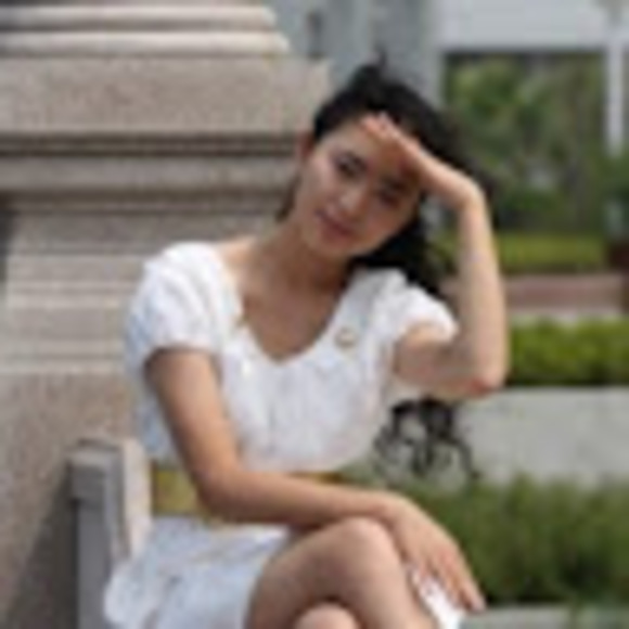 Profile Picture of Annie Zhang (@xzhang106) on Poshmark