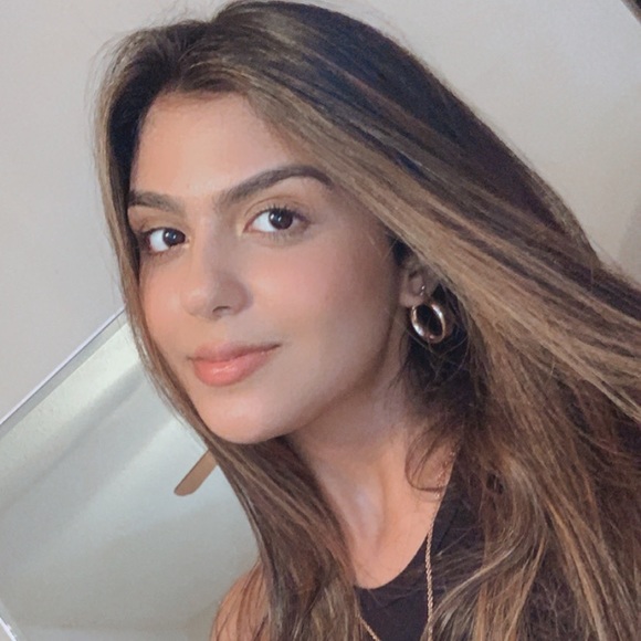 Profile Picture of Emily Lima (@emilydelima) on Poshmark