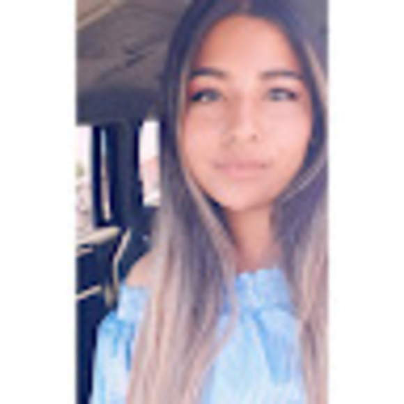 Profile Picture of Vanessa Chimal (@vanessachimal) on Poshmark