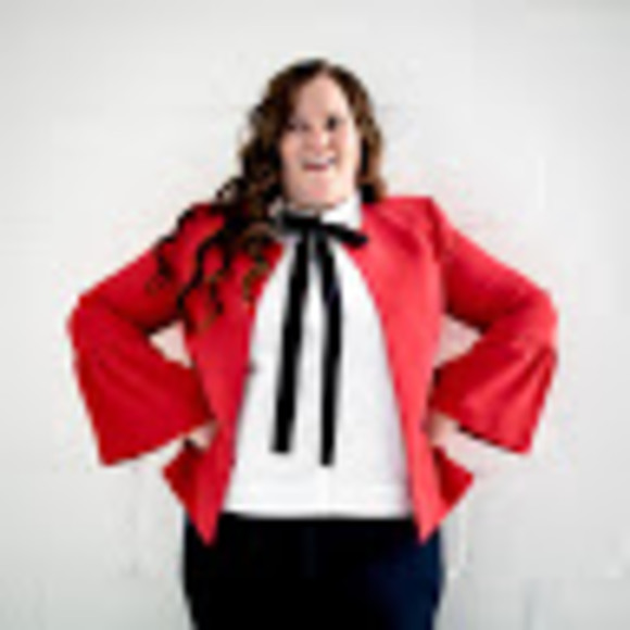 Profile Picture of Erica Steeves (@erica_steeves) on Poshmark