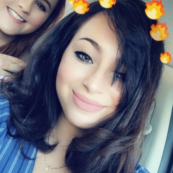 Profile Picture of Annette Rozetti (@annette_rozetti) on Poshmark