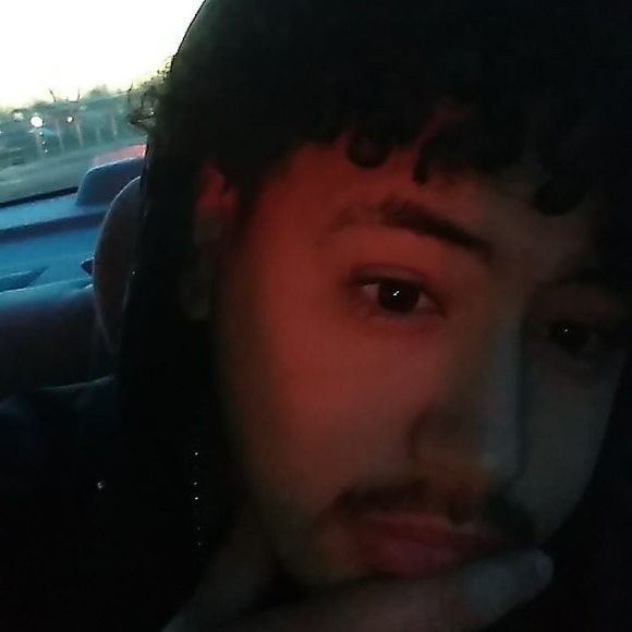 Profile Picture of Brandon Vicente (@brandon_vicente) on Poshmark