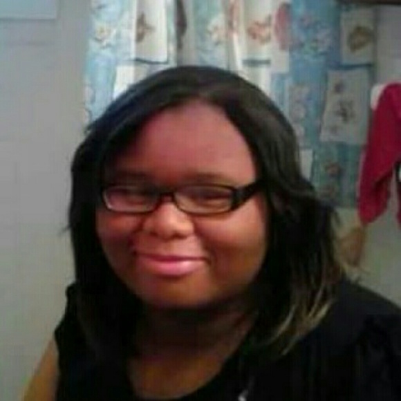 Profile Picture of Candra Faulkner (@candra43) on Poshmark