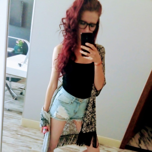 Profile Picture of Hayley Wines (@loveebugg_) on Poshmark