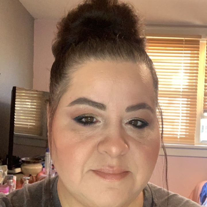 Laurie Smith - Tiktok Profile Picture of Laurie Smith (@lauriesmith04) on Tiktok