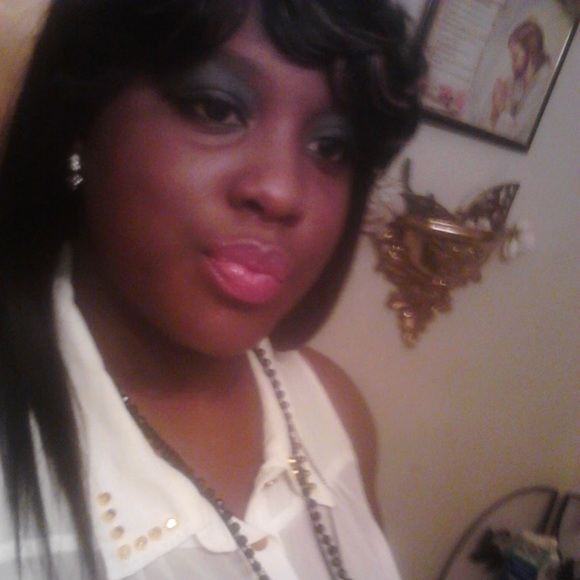 Profile Picture of Camesha Bailey (@cameshabailey20) on Poshmark