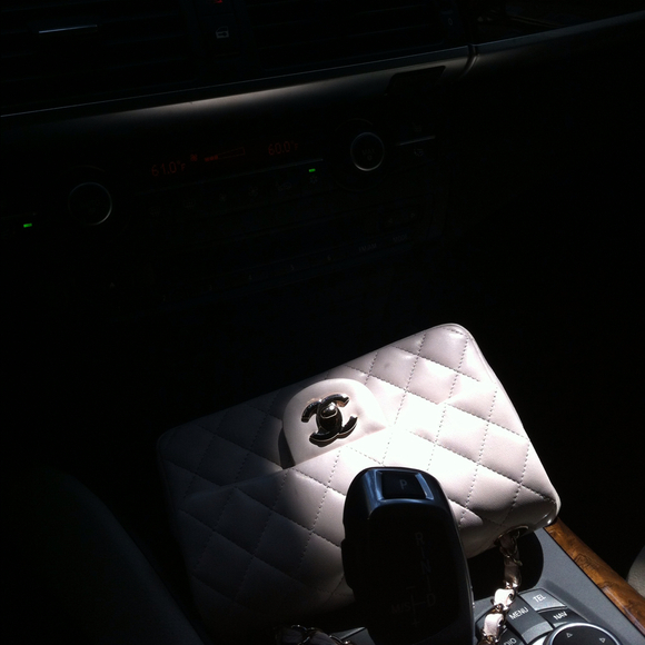 Profile Picture of Yvette Wong (@anewme) on Poshmark