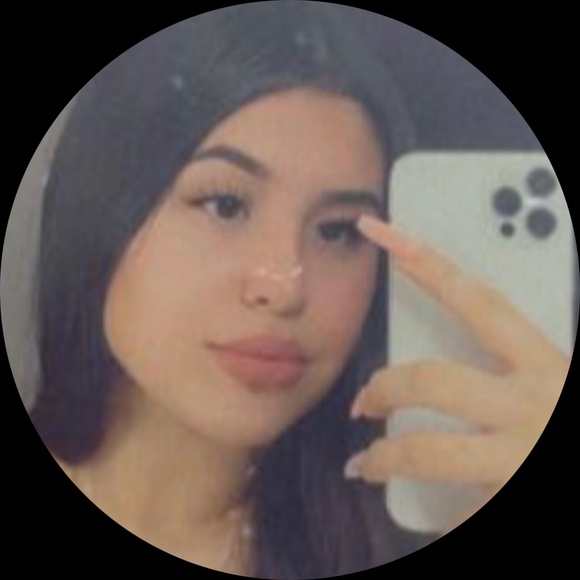 Profile Picture of Amy Quintero (@amyquintero01) on Poshmark