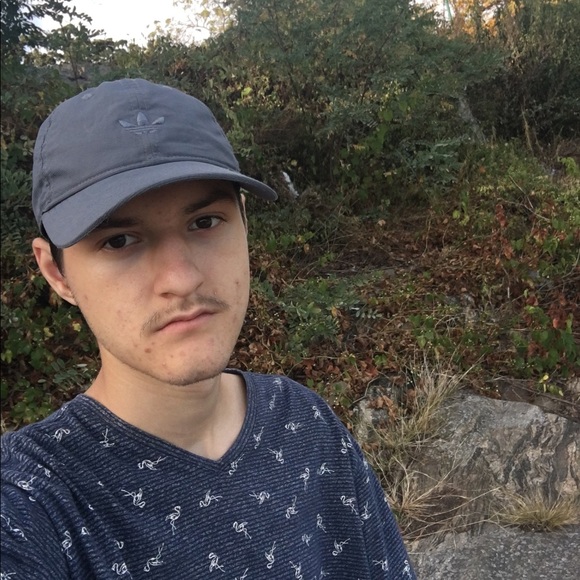 Profile Picture of David Syku (@davidsyku5) on Poshmark
