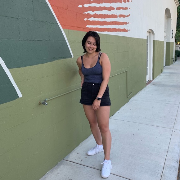 Malia Malia - Poshmark Profile Picture of Malia Malia (@krissy3823) on Poshmark