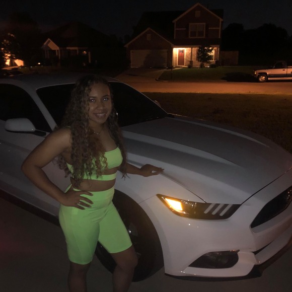 Profile Picture of Ariana Tyler (@arianatyler12) on Poshmark