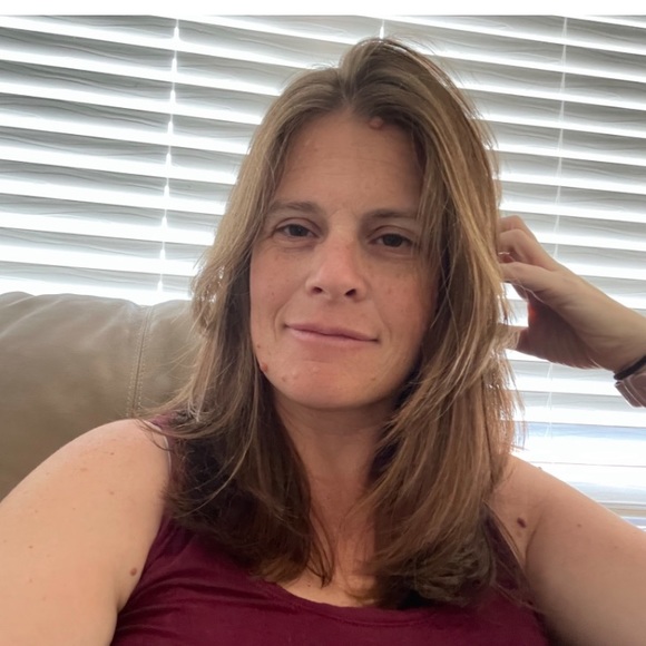 Profile Picture of Melinda Williamson (@melindaw1977) on Poshmark