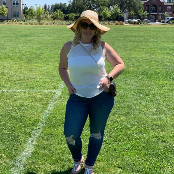 Profile Picture of Ashly Lopez (@chachys_closet) on Poshmark