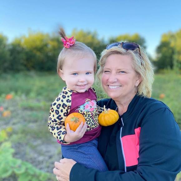 Profile Picture of Lisa Lustig (@llustig) on Poshmark