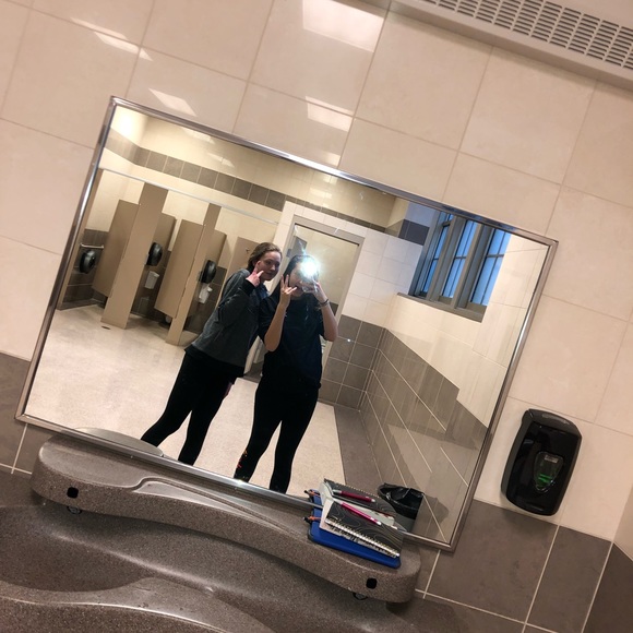 Alison Trullinger - Poshmark Profile Picture of Alison Trullinger (@atrullcloset) on Poshmark