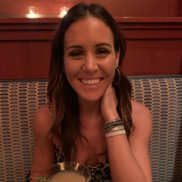 Profile Picture of Jenn Moyes (@jennmoyes) on Poshmark