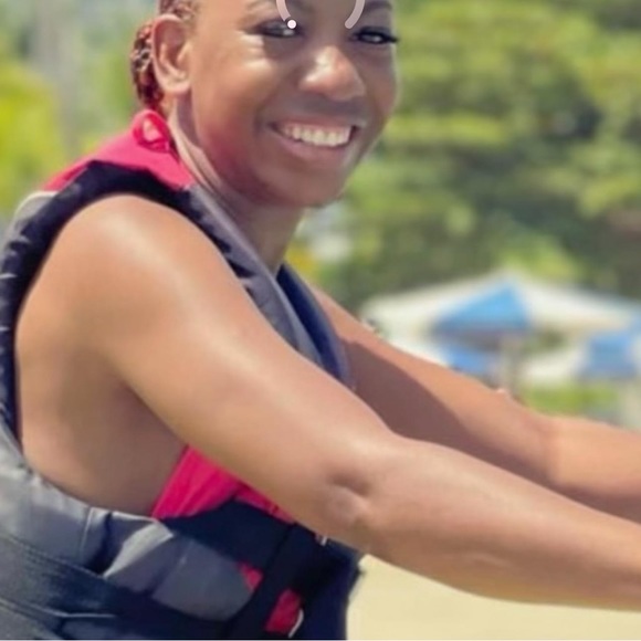 Profile Picture of Erica Dowdell (@edowdell) on Poshmark