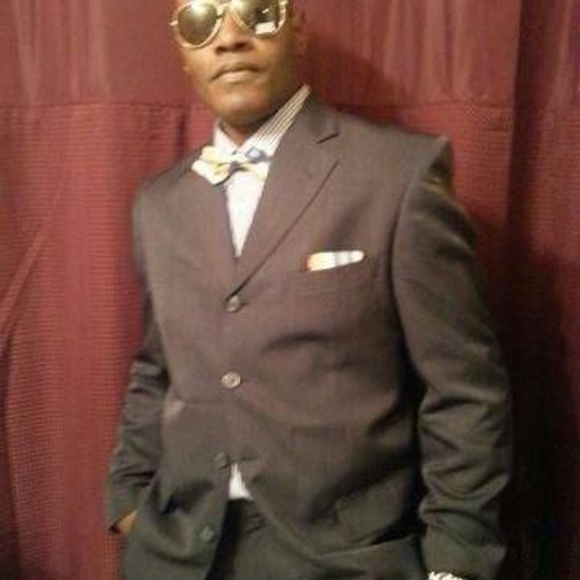 Profile Picture of Maurice Singletary (@mauricesingleta) on Poshmark