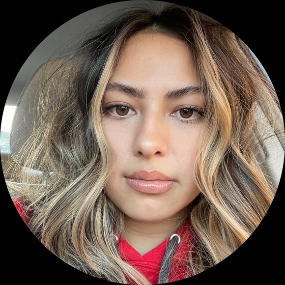 Profile Picture of Emily Reimer (@emilyreimer) on Poshmark