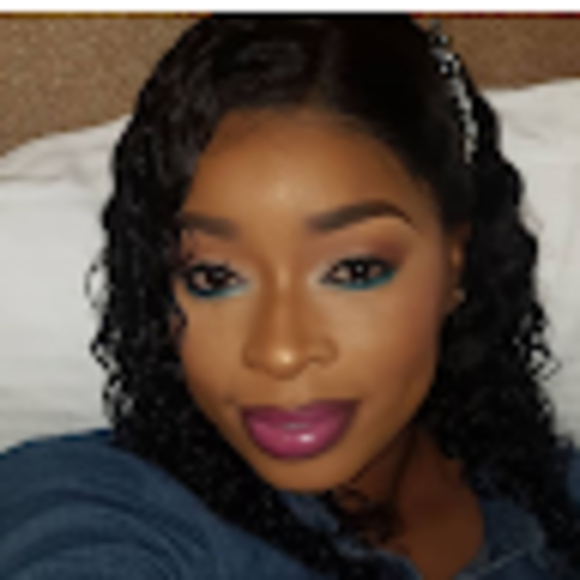 Profile Picture of Dionne Robinson (@dionnecarey27) on Poshmark