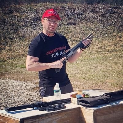 Profile Picture of Erik B  🇺🇸 (@JonBlazeTical) on Twitter