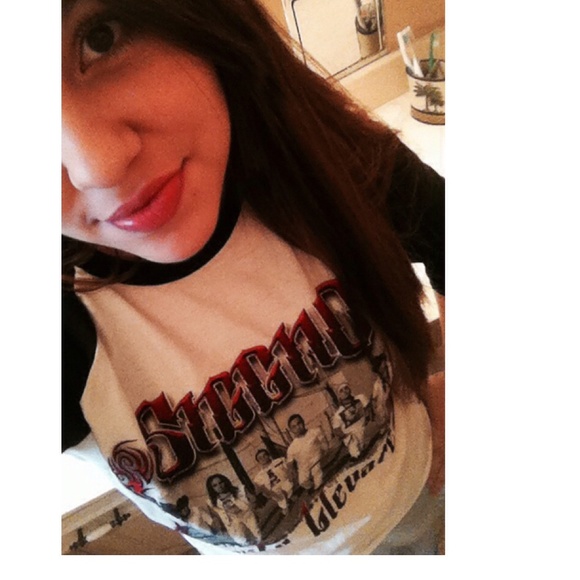 Profile Picture of Andrea Robledo (@andreayameli) on Poshmark