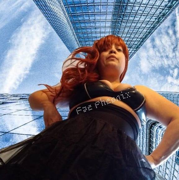 Profile Picture of Fae Phoenix (@faephoenix) on Poshmark