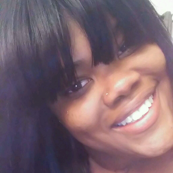 Profile Picture of Elisia Darough (@edarough) on Poshmark